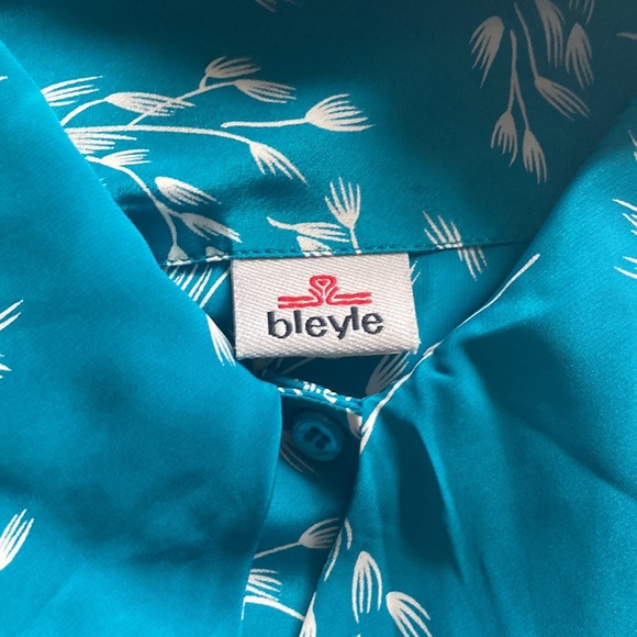 Silky Teal Vintage Blouse. - Picture 7 of 8